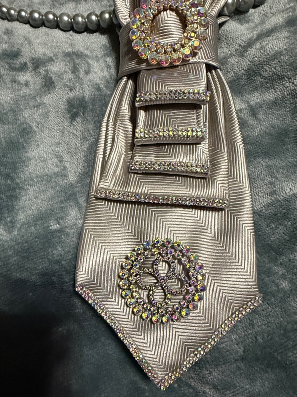 Silver Satin Jeweled Brooch Ascot Tie Necklace. - Picture 3 of 3
